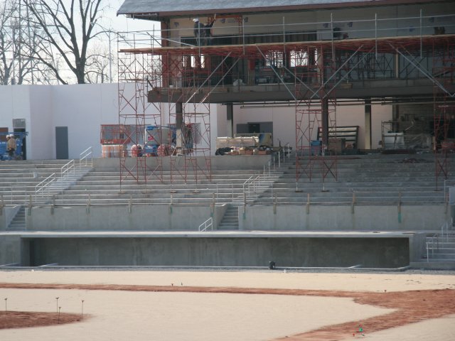 05_right_field_dugout