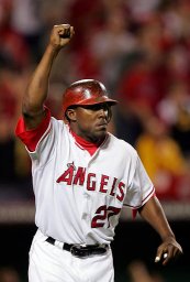 Vlad Guerrero clenches his fist circling the bases after hitting his 300th career home run